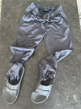 SET-Bauer OOFOS Gray Slide Sandals with Bauer Performance Gray Joggers